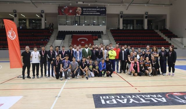 Uşak' ta 3x3 Basketbol Turnuvasında Ödüller Sahiplerini Buldu