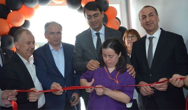Uşak’ta Değer Eğitimi Sınıfı ve Kütüphane Açıldı