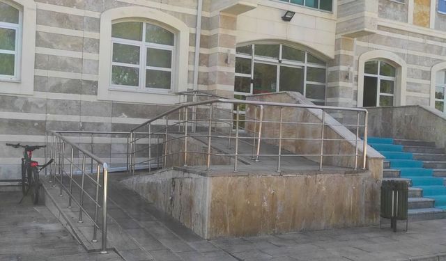 Uşak Adliye Sarayında 2’inci Bir Engelli Girişi Var