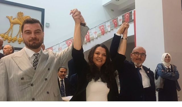 Yeni Parti Üyeleri ‘Uşak Merkez İlçe Başkanı Gülay Çolak’ Dedi