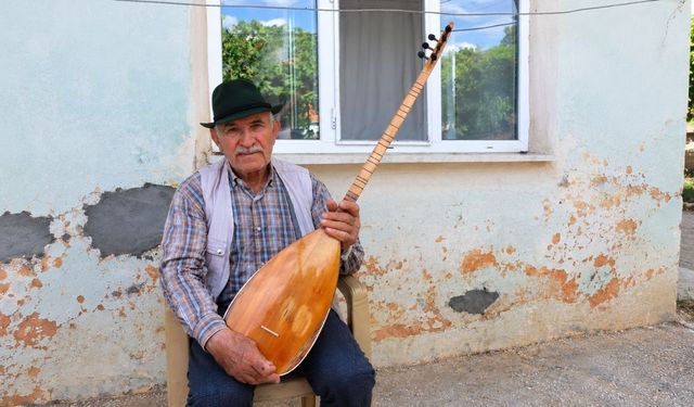 Dede Lakaplı 75 Yaşındaki İbrahim Amca Yaşadığı Hisleri Saza Döküyor