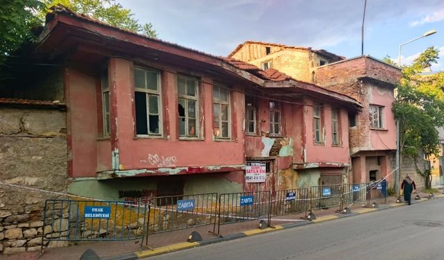Uşak’ın Hatıraları Bir Bir Yok Oluyor Tarihi Hamam da Gidici