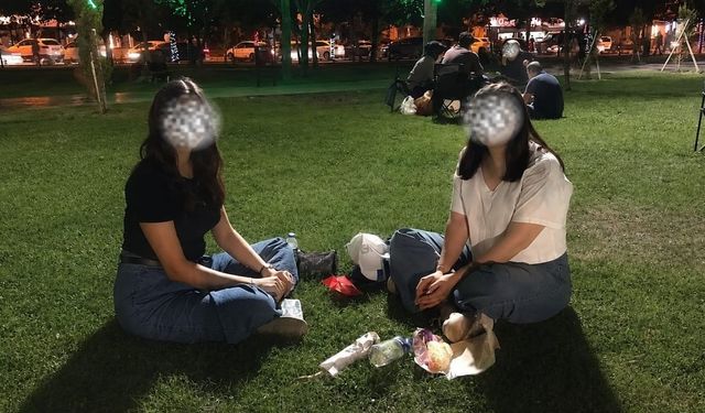 Uşak’ta Kafeler Boşaldı, Çimler Doldu: Nedeni Bakın Ne Çıktı