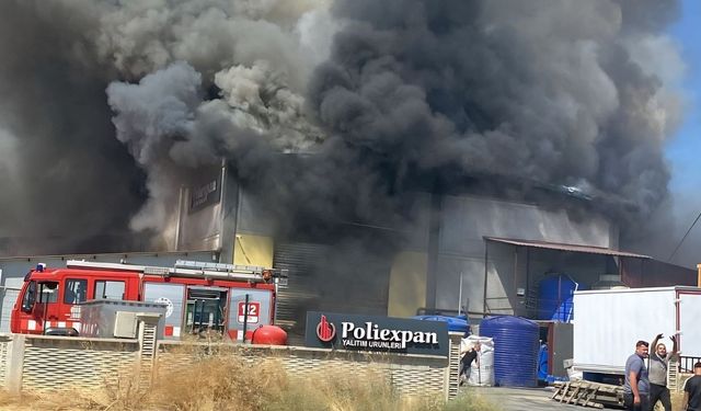 Uşak’ta Plastik Fabrikasında Yangın Çıktı