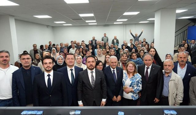 Binali Yıldırım, AK Parti Uşak İl Başkanlığında Teşkilatla Buluştu