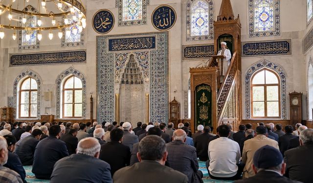 Uşak'ta Cuma Hutbesinin Konusu Aile Oldu: Önemli Uyarılar Yapıldı
