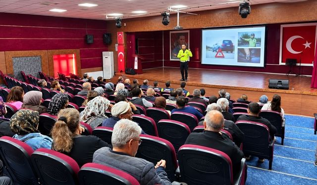 Uşak’ta Okul Servisi Sürücüleri ve Rehber Personele Güvenlik Eğitimi