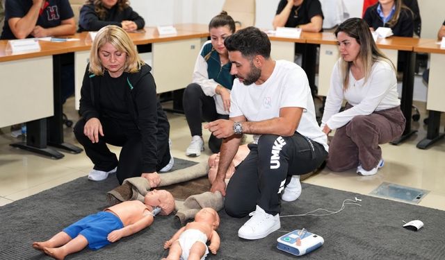 Uşak’ta Fizyoterapistlere İki Günlük Uygulamalı İlk Yardım Eğitimi