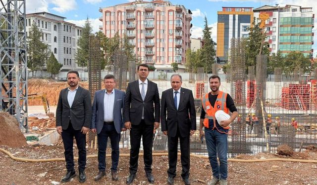 Uşak Valisi Dr. Serdar Kartal Öğretmenevi İnşaatını İnceledi
