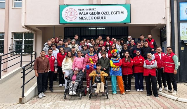 Genç Kızılay Uşak'tan Özel Eğitim Öğrencilerine Anlamlı Ziyaret
