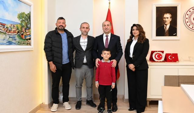 Uşak’ın Gururu Oğuz Çakır’a Millî Eğitim Müdüründen Tebrik