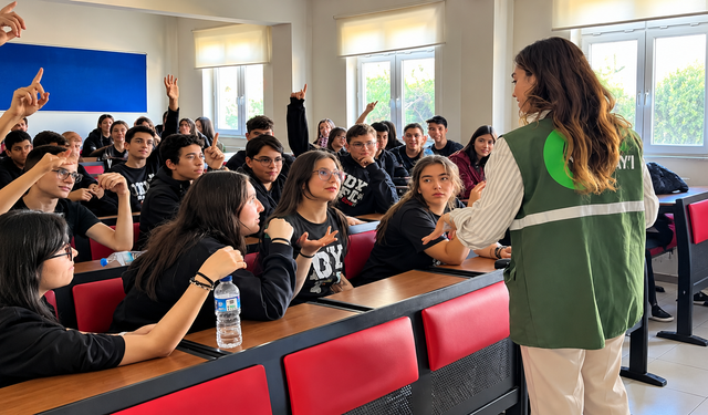 Uşak’ta Yeşilay’dan Fen Lisesi Öğrencilerine Bağımlılıkla Mücadele Eğitimi