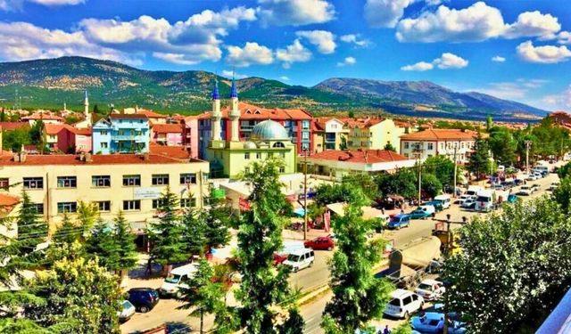 Sivaslı’da 5 Taşınmaz İcradan Satışa Çıkarıldı