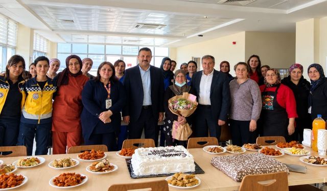 Uşak Sivaslı Devlet Hastanesi'nde Gülcan Kervan' a Veda Etkinliği