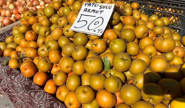 Sivaslı’nın Naşi Armudu Uşak Pazarlarında