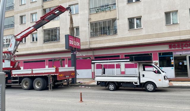 Uşak’ta Kaldırımlardaki Totemler Kaldırılıyor