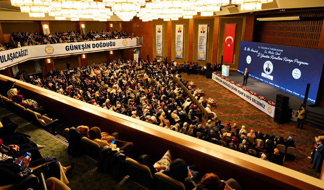 Uşak'ta AK Parti Kadın Kolları Kampına Yoğun Katılım