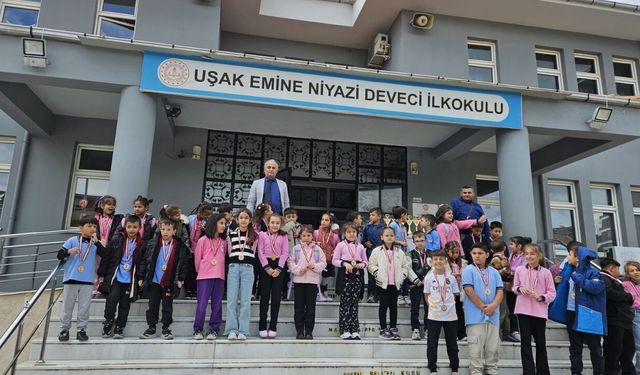 Emine Niyazi Deveci İlkokulu’nda Veliler Kan Verdi, Çocukları Madalya Aldı