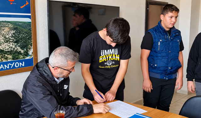 Ulubey’de İmam Hatip Ortaokulu Öğrencilerine Kırtasiye ve Giyim Kartı