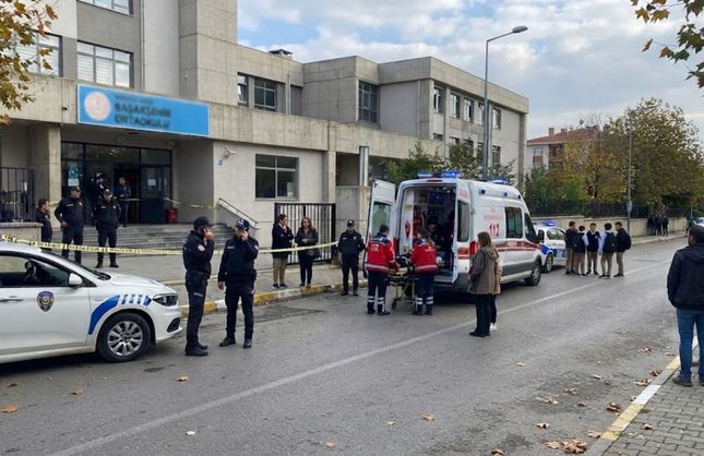 Başakşehir’de Okulda Bıçaklı Kavga: 8 Öğrenci Hastaneye Kaldırıldı