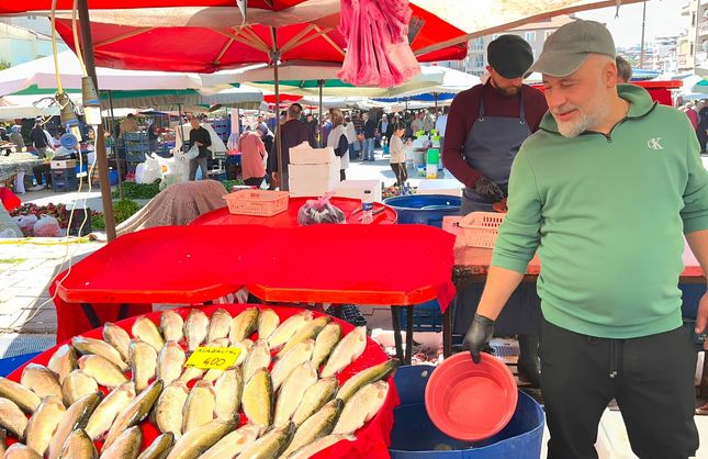 Uşak Salı Pazarı’nda Balık Fiyatları Şaşırttı