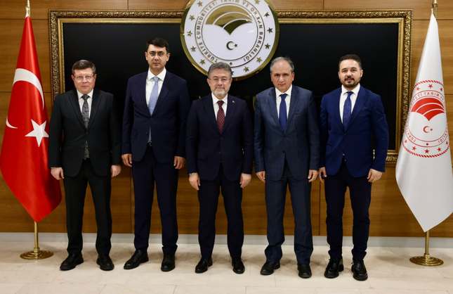 Uşak Valisi Kartal ve Uşak Heyeti Tarım ve Orman Bakanı İbrahim Yumaklı’ ya Ziyarette Bulu