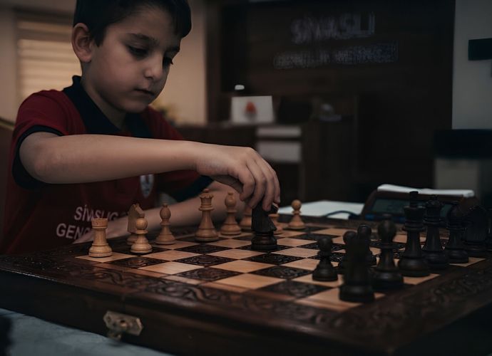 Sivaslı'da Şah Mat Heyecanı: Minik Hamleler Büyük Zafer İçin Yarışacak!