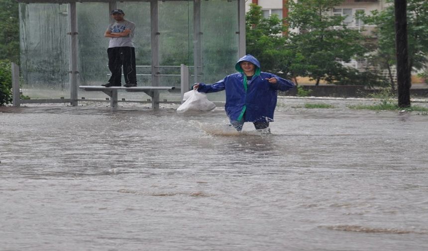 Ülke Genelinde Hava Sıcaklıkları Artıyor: Meteoroloji’den Fırtına ve Yağış Uyarısı