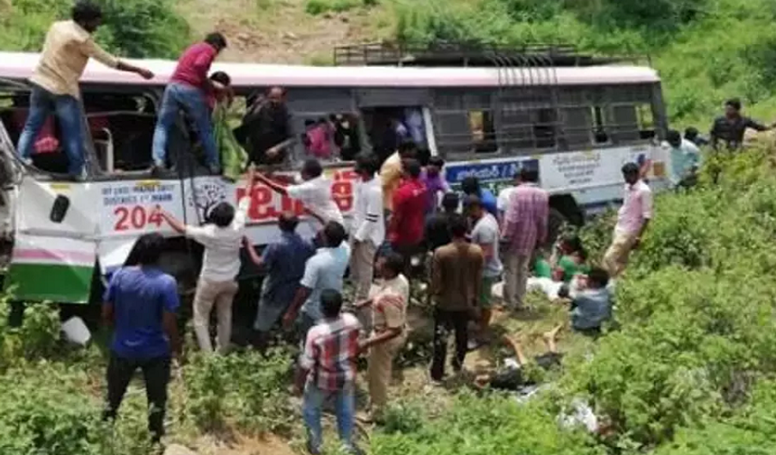 Son Dakika: Hindistan’da otobüse saldırı: 10 ölü 33 Yaralı