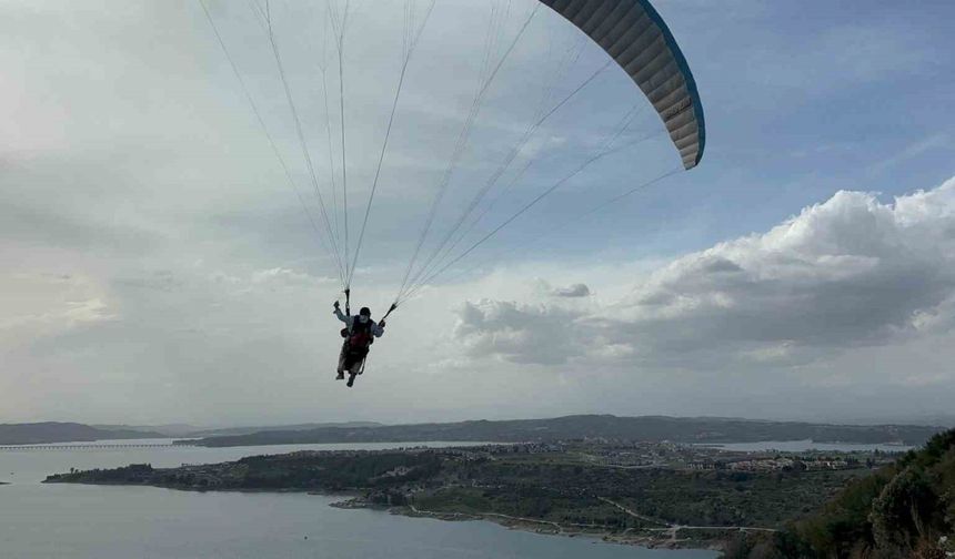 83 yaşında yamaç paraşütü ile uçtu