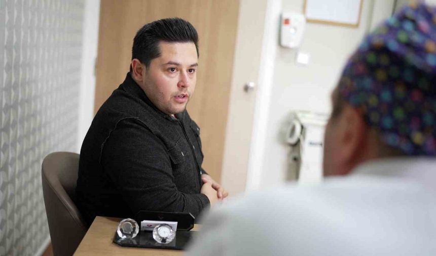 Organları ters olan Yiğithan, tüp mide ameliyatı yapılan dünyadaki 30 kişiden birisi oldu