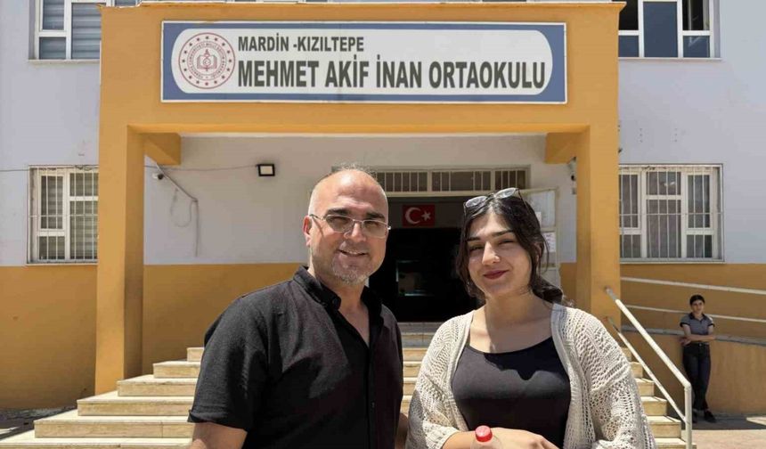 Çiftçi baba kızına destek için YKS sınavına kızı ile girdi