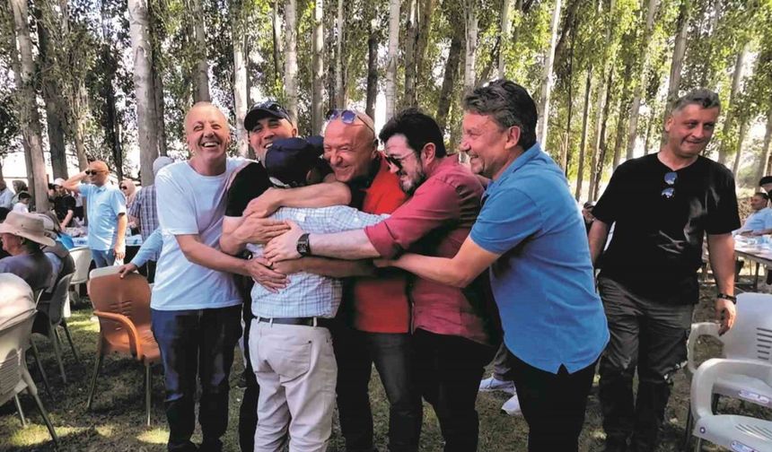 Ali Öğretmen 45 yıl sonra öğrencileriyle buluştu