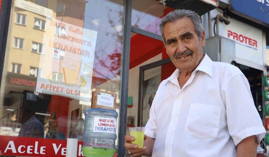 Bunaltıcı sıcaklarda bitkin düşenleri serinleten ikram
