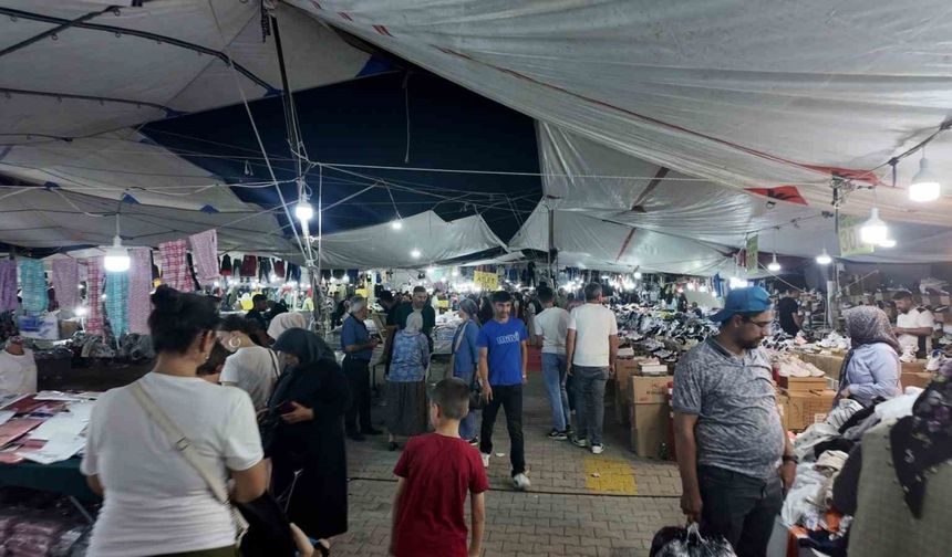 Gedizliler Tarhana Festivali’nde Kıyafet Pazarı'na akın etti