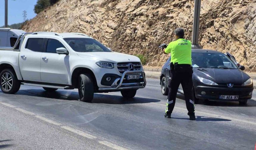 İbrahim Tatlıses’in kızı polisin üzerine araba sürdü