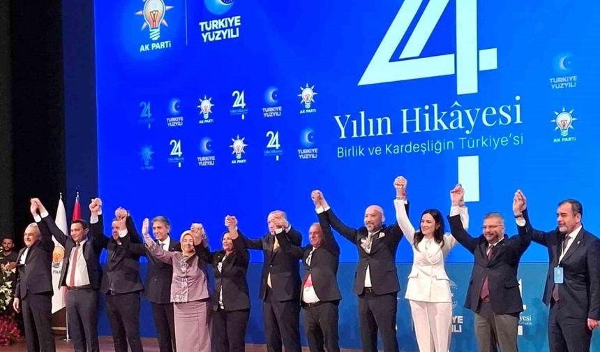 Özlem Çerçioğlu, AK Parti’ye katıldı