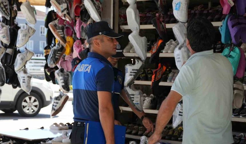 Zabıta ekipleri kaldırım işgaline geçit vermiyor