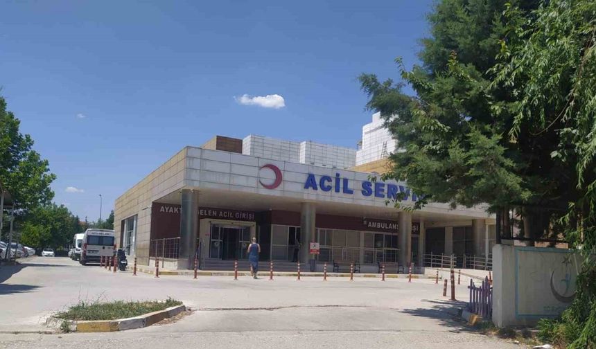 Çivril Devlet Hastanesinde öğrenciler ve personeller zehirlendi