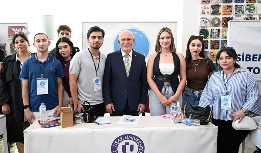 Rektör Savaş yeni öğrencilerle buluştu, üniversitenin sunduğu imkânları anlattı