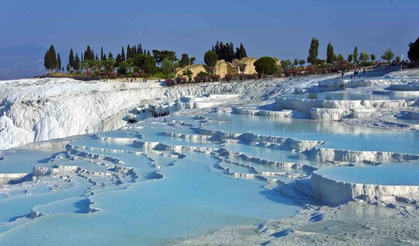 UNESCO Dünya Kültür Mirası Listesinde yer alan Pamukkale tehlikeyle karşı karşıya