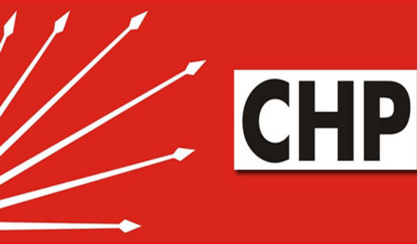 Özgür Özel, CHP’nin 22’nci Olağanüstü Kurultayında 835 geçerli oyla yeniden CHP Genel Başkanı seçildi.