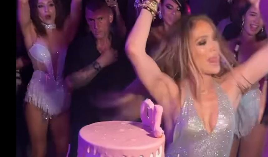 Jennifer Lopezz’in pasta başında yaptığı dansı büyüledi