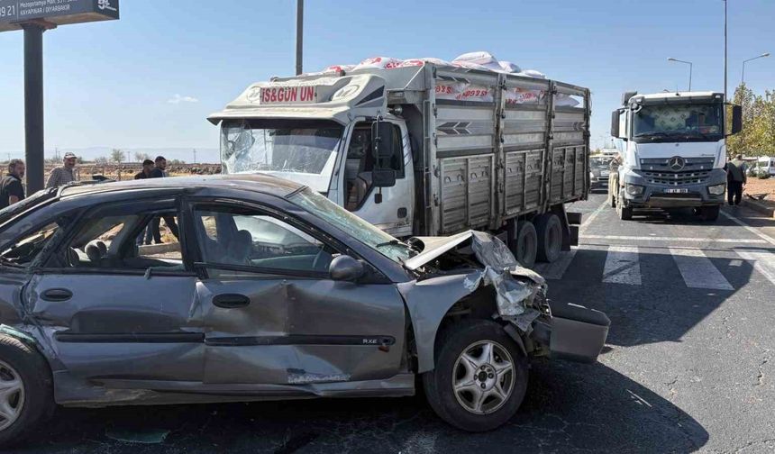 Freni patlayan kamyon dehşet saçtı: 10 yaralı