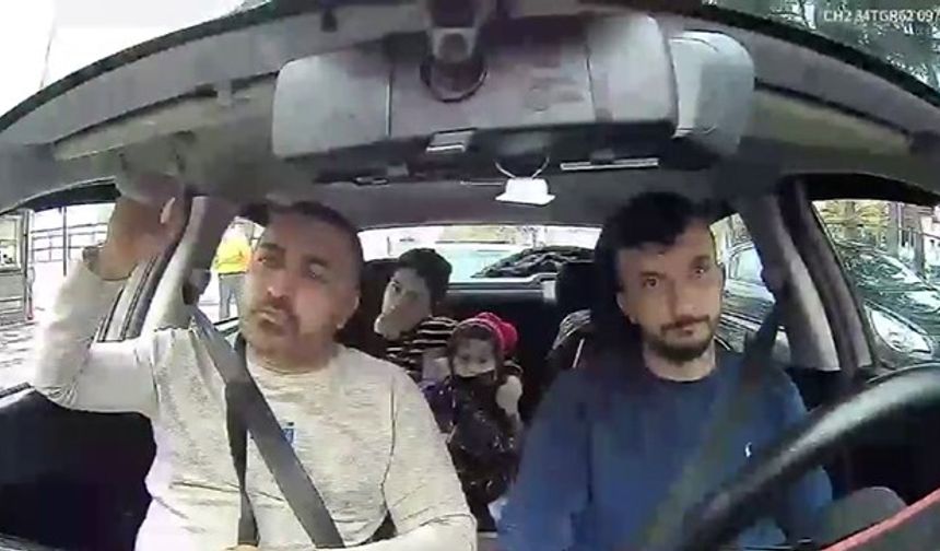 Böcek ailesinin taksideki görüntüleri araç içi kamerasına yansıdı