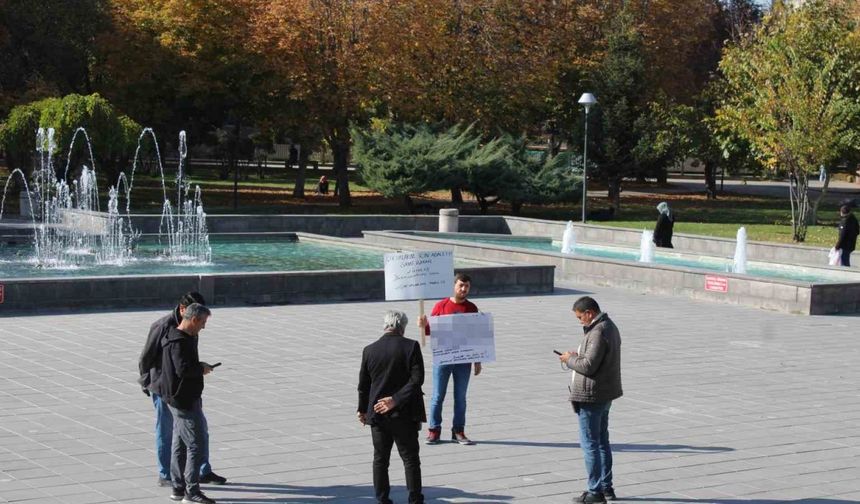 Boşanmak isteyen şahıs eylem yaptı