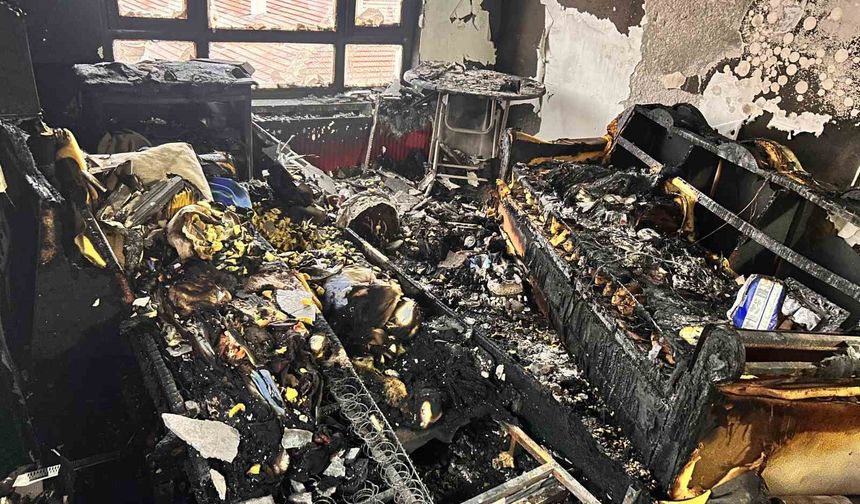 Psikolojik sorunları olan bir kişi evini ateşe verdi