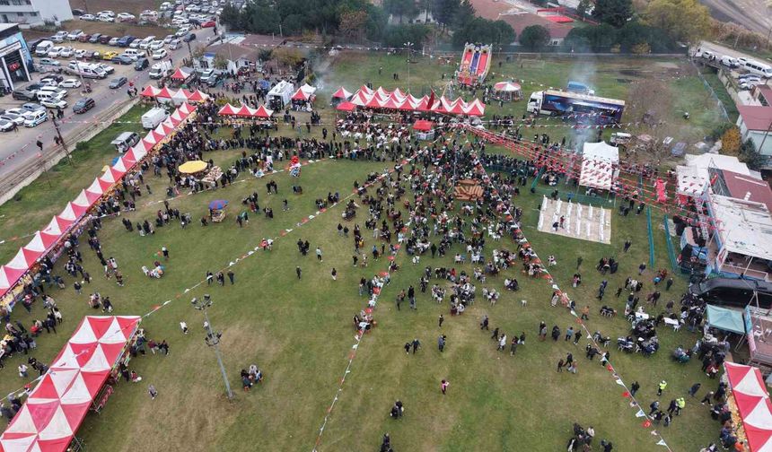 Hamsi izdihamı: 3 ton hamsi dağıtıldı