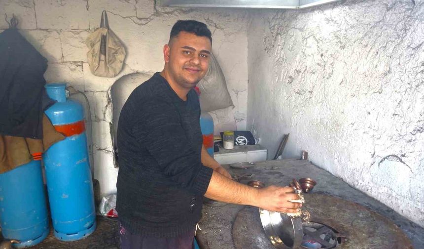 kalaycılık mesleğini yaşatmaya çalışıyor