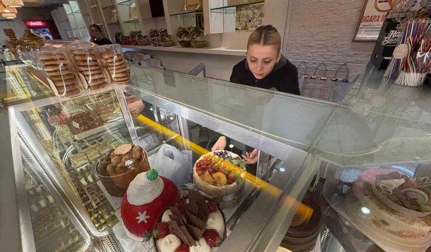 Yılbaşına özel sürpriz 40 pastaya altın gizlediler